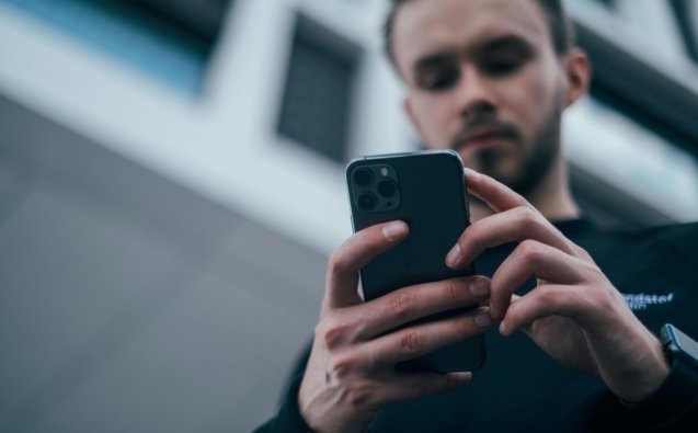 Dependenta telefon